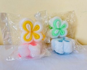 Flower sponge cleaner